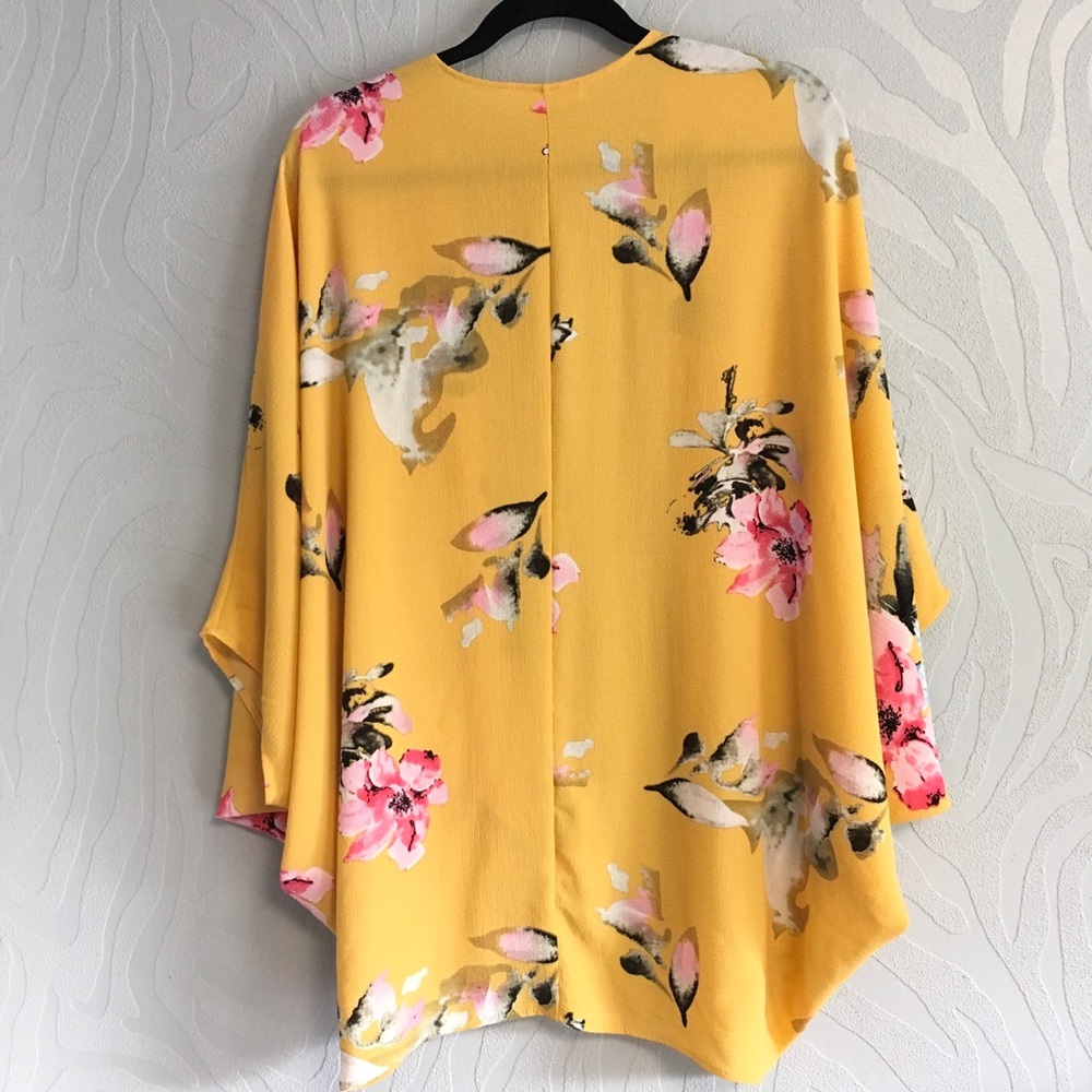 ❌SOLD❌Million Bullpup yellow floral open kimono - Picture 4 of 4